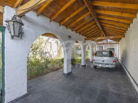 Casa 6 ambientes con 2 baños