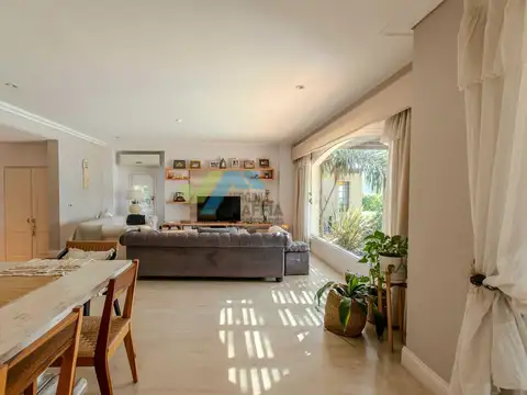 Casa en Venta con 5 cocheras