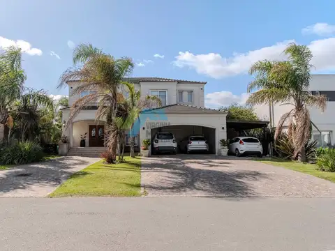 Venta Casa de 8 amb. Altos de Campo Grande 200