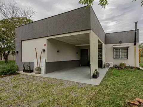 CASA 4 AMB + PILETA. LOTE 1700 MTS