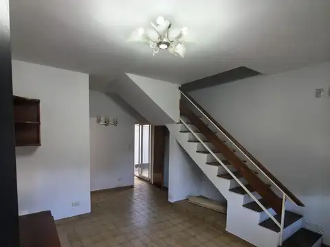 Depto Tipo Casa en Venta con 1 cocheras