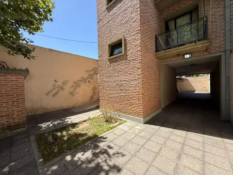 Castelli 100, Piso 2