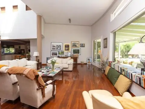 Casa 7 ambientes con 3 baños