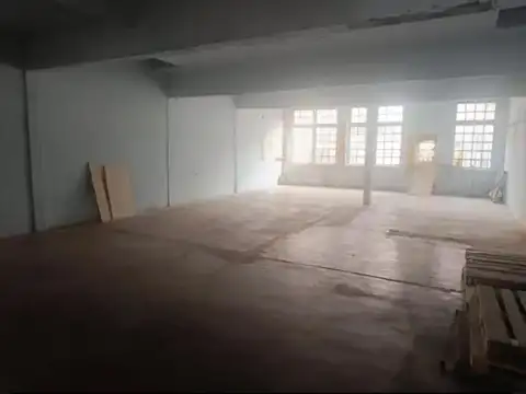 VENTA DE GALPON EN FLORESTA 220 METROS CUBIERTOS