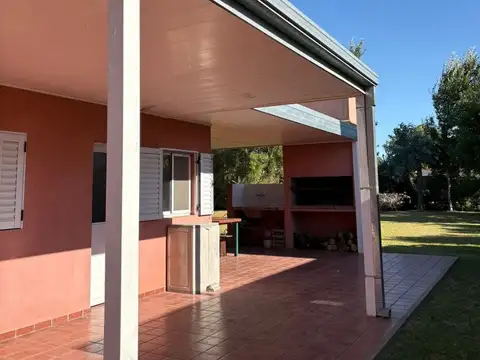 Casa 6 ambientes con 3 baños