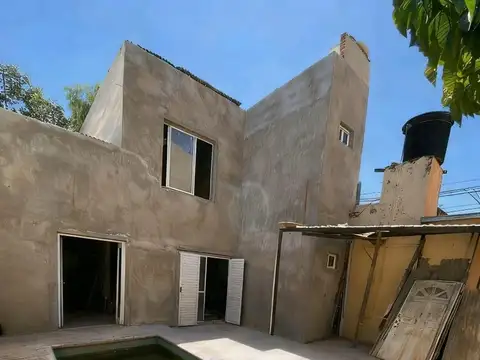 Se vende casa a terminar - calle Urquiza 4098