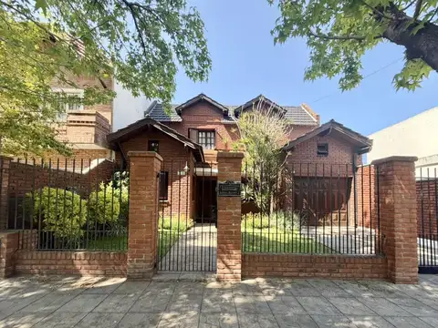 Chalet 5 ambientes en excelente estado y ubicación.