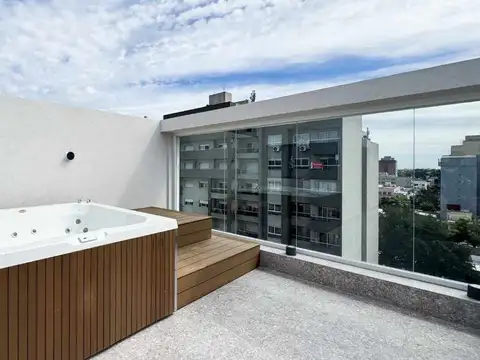 PENTHOUSE 3 AMB. C/ TERR, PARR, JACUZZI Y COCHERA