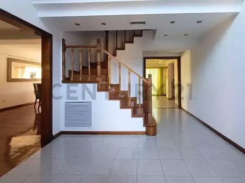 Casa 6 ambientes con 3 baños