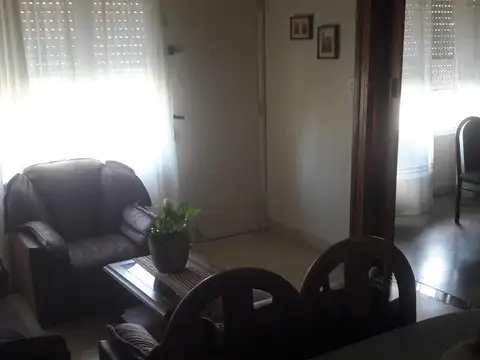 Venta de Chalet de 4 ambientes + departamento de 3 ambientes