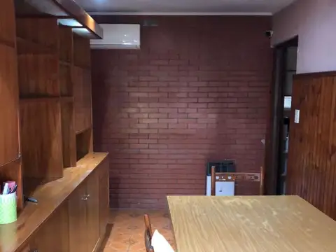 Casa en Alquiler con 3 cocheras