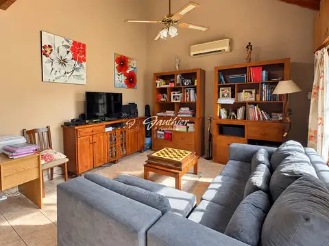 Casa 6 ambientes con 1 baño