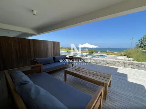 En venta apartamento en Manantiales de 3 dormitorios, con vista excepcional.
