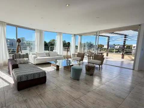 CASA EN VENTA EN HARAS SANTA MARIA-5AMBIENTES-4 SUITE-PLAYROOM-PISCINA-TERRAZA-COLEGIO-DEPORTES