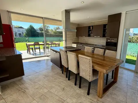 Casa en Venta en Haras Santa María, USD 465.000