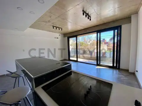 Venta Semipiso 2 Ambientes de Categoría con Balcón Aterrazado