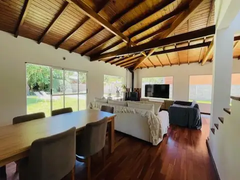 Casa en Venta con 4 cocheras