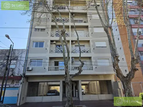 ALQUILER - Departamento 2 amb. al frente en San Fernando, con ascensor, balcón y cochera