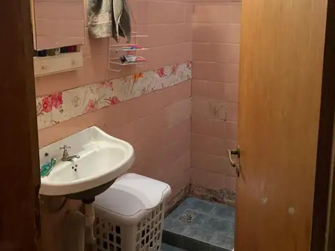 Casa 2 ambientes con 1 baño