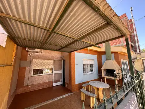 Casa c/ departamento en zona Termas Colon