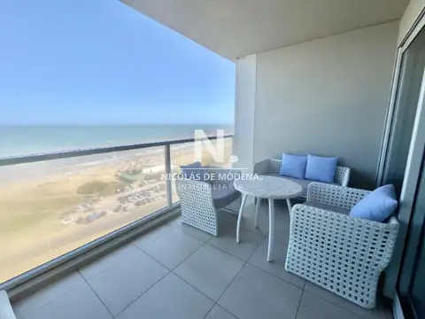Vende apartamento de 2 dormitorios en Brava, Punta del Este. Torre Le Parc