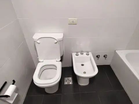 Casa 6 ambientes con 2 baños