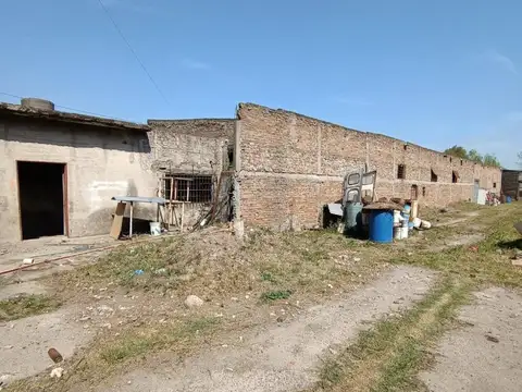 GALPON DE 1200 METROS CON ENTRADA DE CAMION