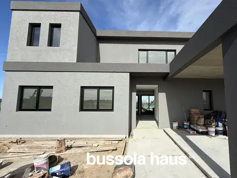 Casa en venta de 5 ambientes con pileta en Amarras Puertos Escobar