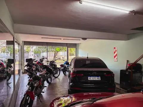 Dos galpones conectados en zona estratégica