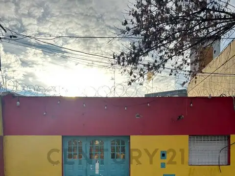 Venta de Casa de 2 dormitorios a reciclar - Tiro Suizo - Rosario
