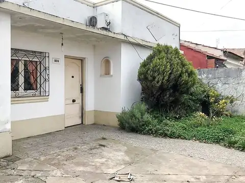 Casa 4 ambientes con 1 baño