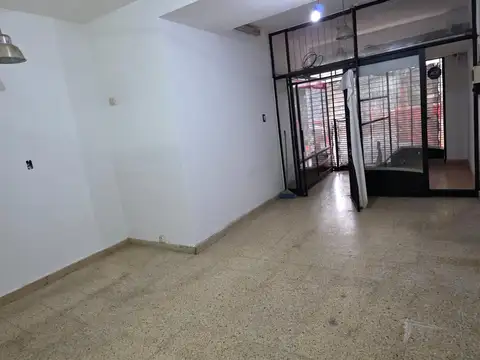 local a la calle con rejas automáticas sin expensas