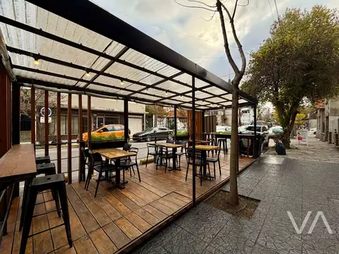 Moderno local con patio. Zona Güemes.
