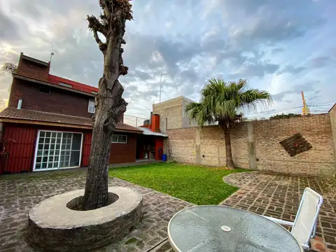 VENTA CASA 5 AMBIENTES TIGRE C/ JARDIN Y GARAGE