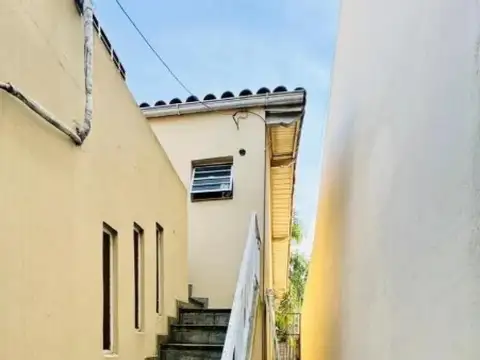 Venezuela e/ Necochea y Avellaneda