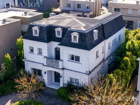 Casa 7 ambientes con 3 baños