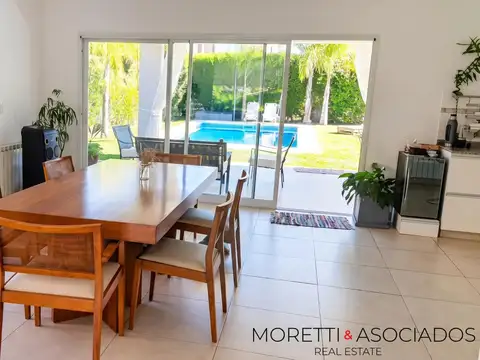 Casa 7 ambientes con 2 baños