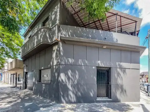 Venta 2 PH independientes en lote propio. Pompeya.