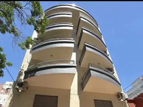 Departamento en venta 2 Amb balcon al frente /dos coheras fijas cubiertas Villa Urquiza R