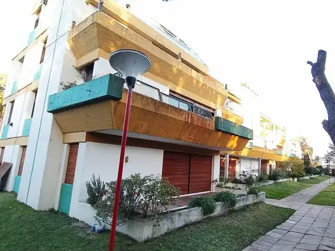 Alameda 204 100, Piso 1