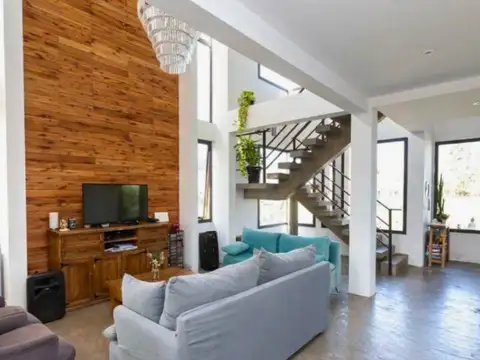 Venta de Casa en Barrio La Reserva: Excelente Ubicación y Gran Precio