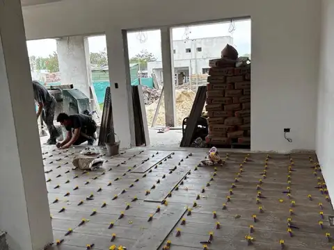 Casa 5 ambientes con 2 baños
