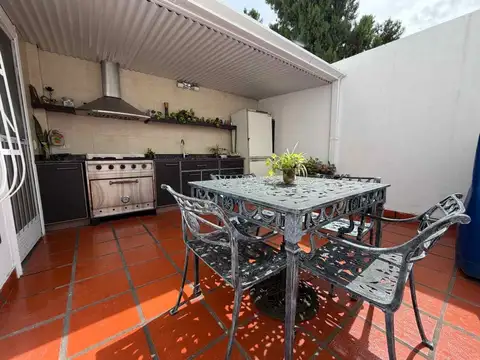 VENTA TRIPLEX 4 AMB/ VILLA LUGANO COCHERA PATIO