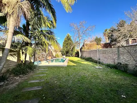 Casa 4 Ambientes con parque y pileta, Turdera