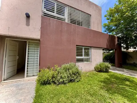 Duplex  en Venta 2 dormitorios en Gonnet 20 e/ 488 y 489 - APTO BANCO