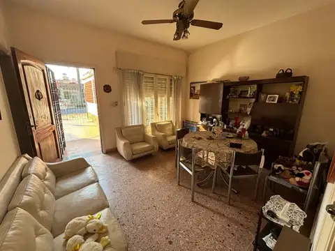 Casa 3 ambientes con 1 baño