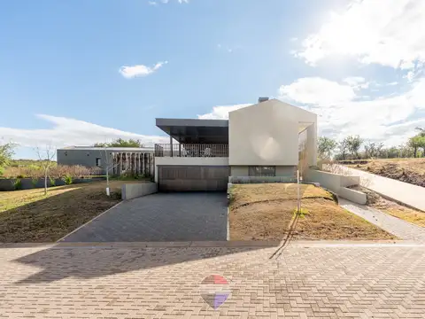 Casa en Venta en Countries y Barrios Cerrados en Mendiolaza, USD 649.999