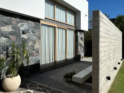 Casa en Venta al Este