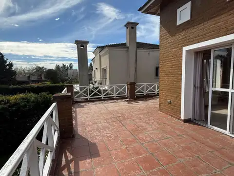 Casa en venta o alquiler con pileta en Barrancas de San José