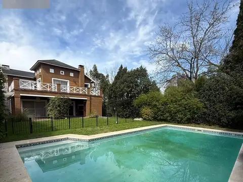 Casa 5 ambientes con 4 baños
